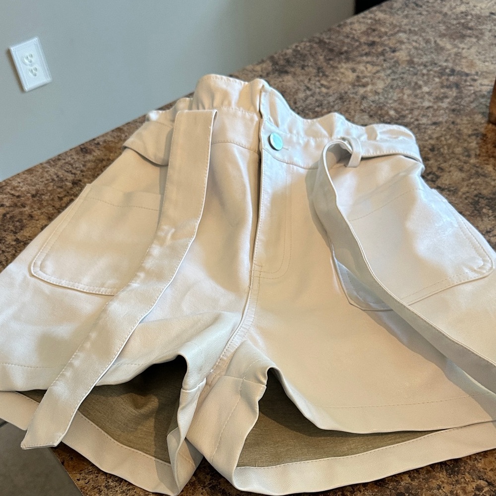 Blue Rain Stylish Creamish/White Women's Shorts Size Small